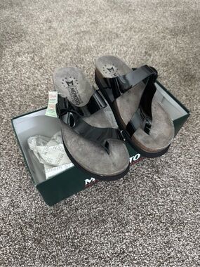 Mephisto Women's Black Patent Leather Cross-Strap Thong Sandals NWT